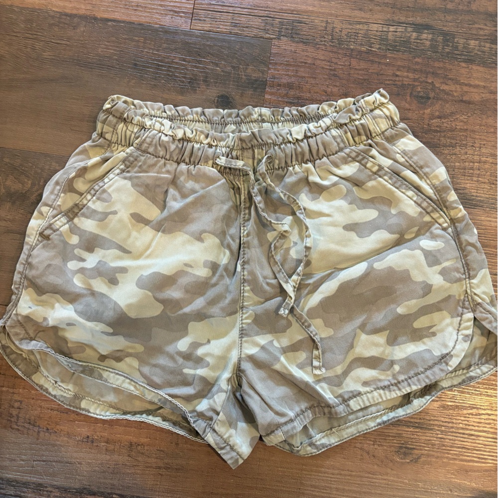 American Eagle soft camo short